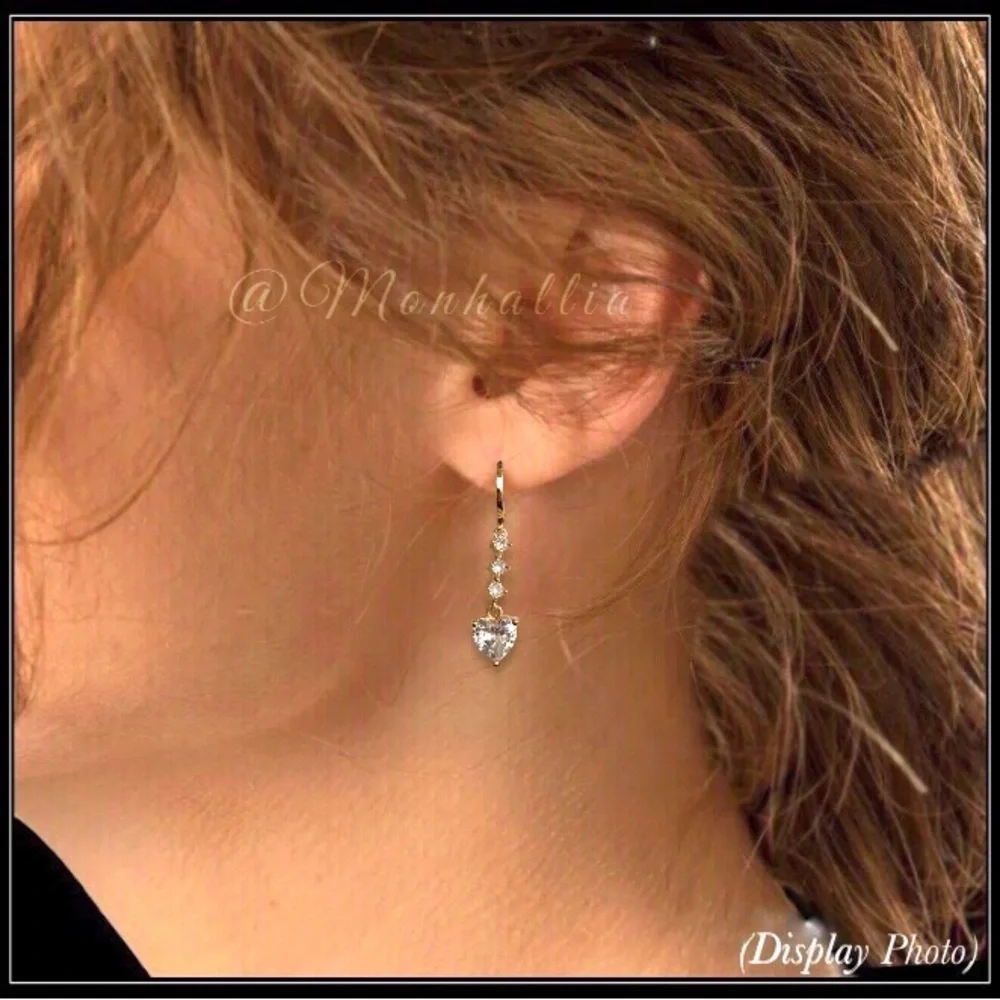 NEW GOLD SIMULATED DIAMOND HEART STONE DROP EARRINGS